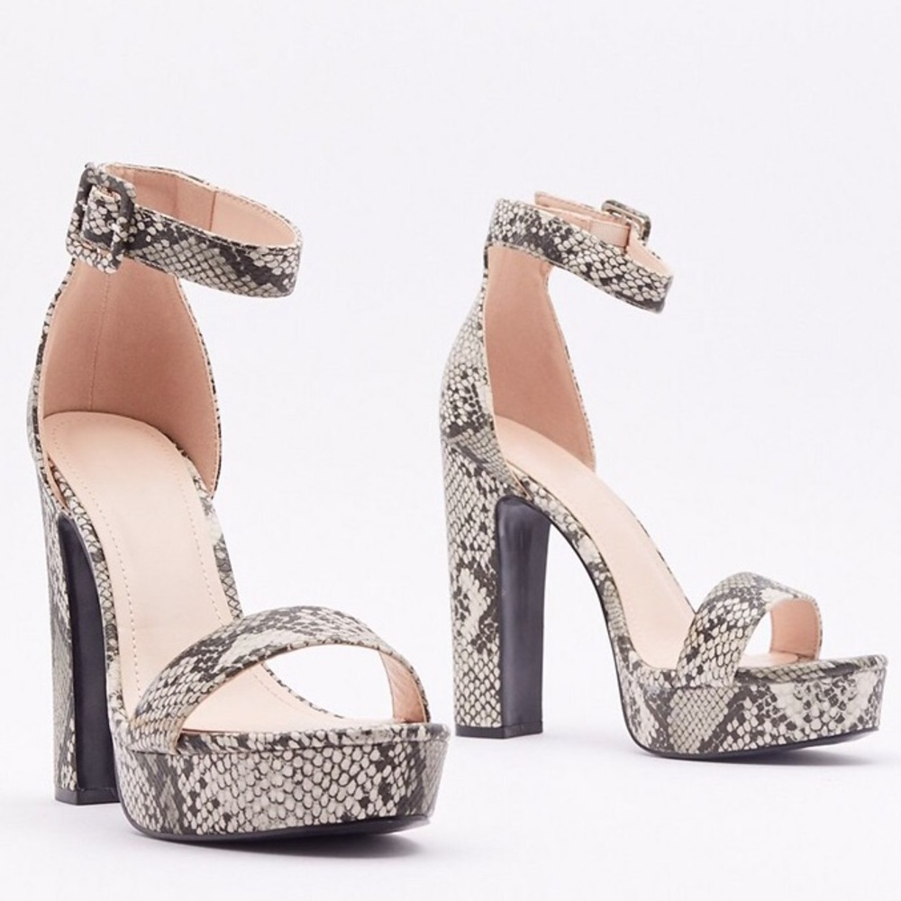 NWT Snake print platform heels